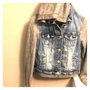 AMERICAN EAGLE JEAN JACKET SIZE SMALL